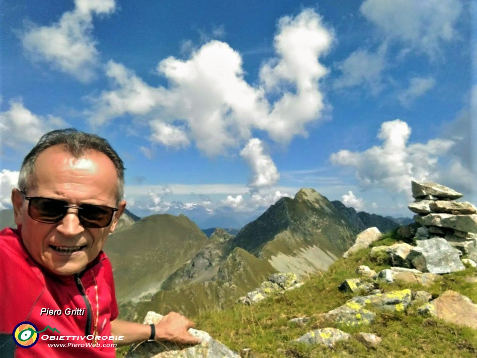 05 In vetta al Monte Valegino (2415 m) ,con vista verso Cima Cadelle (2483 m).jpg